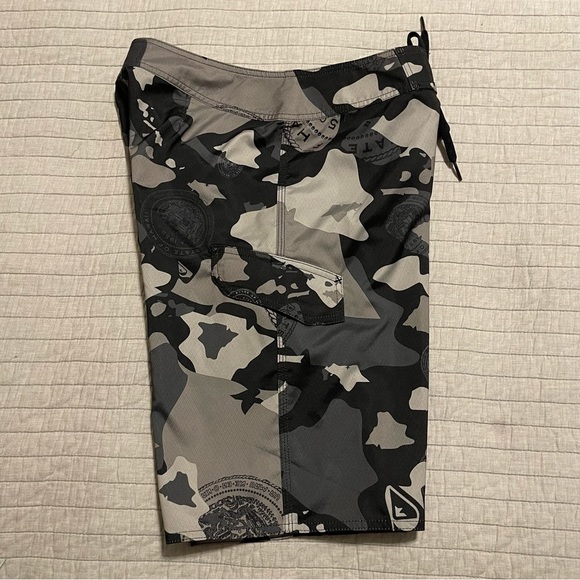 QUIKSILVER rare hawaii state seal premium surf camo emblem BOARD SHORTS 29 - Picture 7 of 7